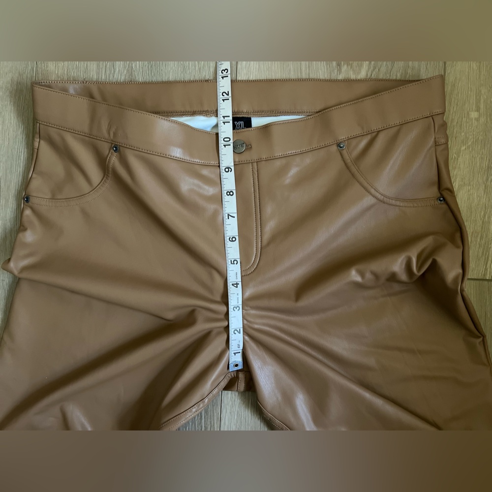 HUE Leatherette Mid Rise Full Length Leggings NWT - Picture 6 of 8
